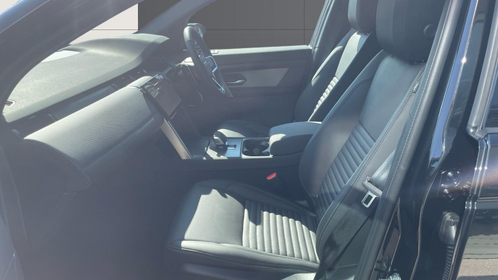 Land Rover Discovery Sport 2.0 D200 Dynamic SE 5dr Auto [5 Seat] Diesel Station Wagon - Image 3
