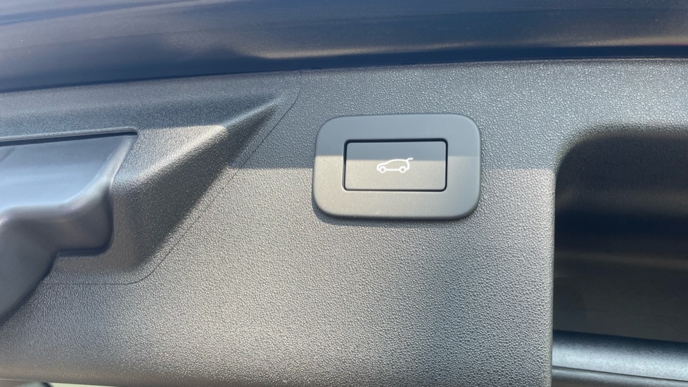 Land Rover Discovery Sport 2.0 D200 Dynamic SE 5dr Auto [5 Seat] Diesel Station Wagon - Image 28