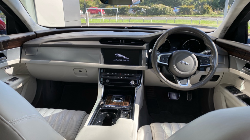 Jaguar XF 2.0i Portfolio 5dr Auto Petrol Estate - Image 10