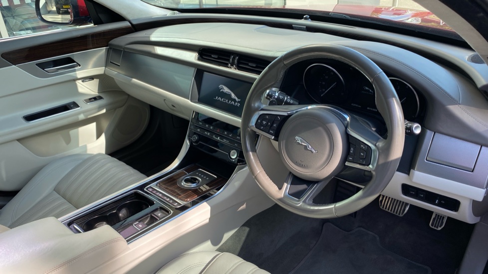 Jaguar XF 2.0i Portfolio 5dr Auto Petrol Estate - Image 14