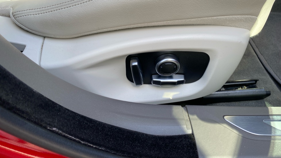 Jaguar XF 2.0i Portfolio 5dr Auto Petrol Estate - Image 28