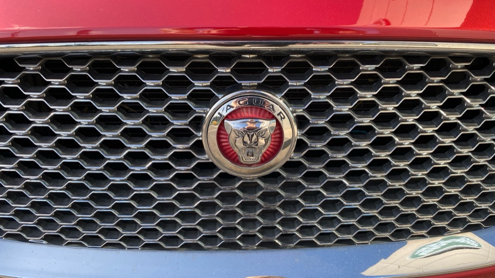 Jaguar XF 2.0i Portfolio 5dr Auto Petrol Estate - Image 32