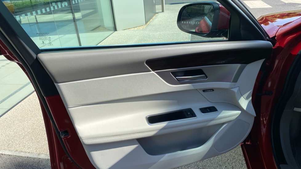 Jaguar XF 2.0i Portfolio 5dr Auto Petrol Estate - Image 33