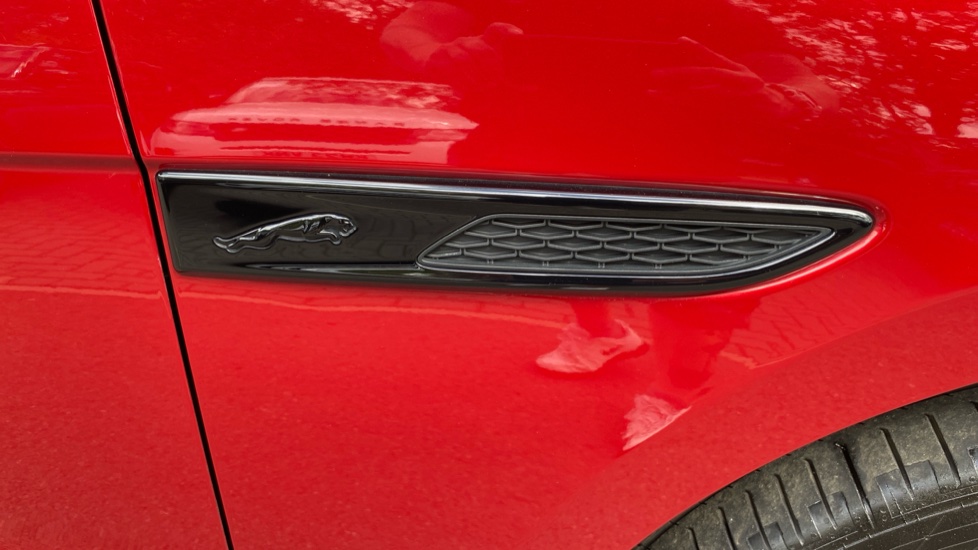 Jaguar F-Pace 2.0 D200 R-Dynamic HSE Black 5dr Auto AWD Diesel Estate - Image 21