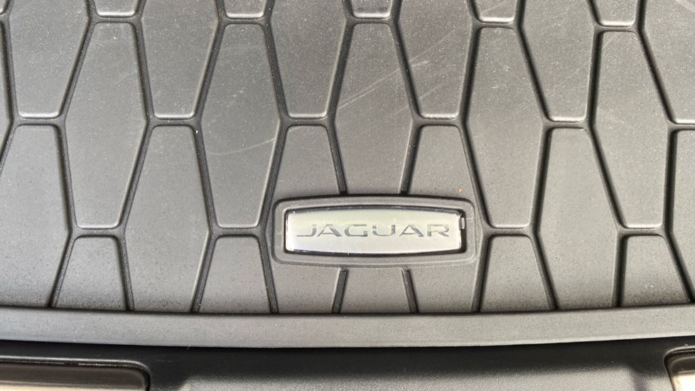 Jaguar F-Pace 2.0 D200 R-Dynamic HSE Black 5dr Auto AWD Diesel Estate - Image 23