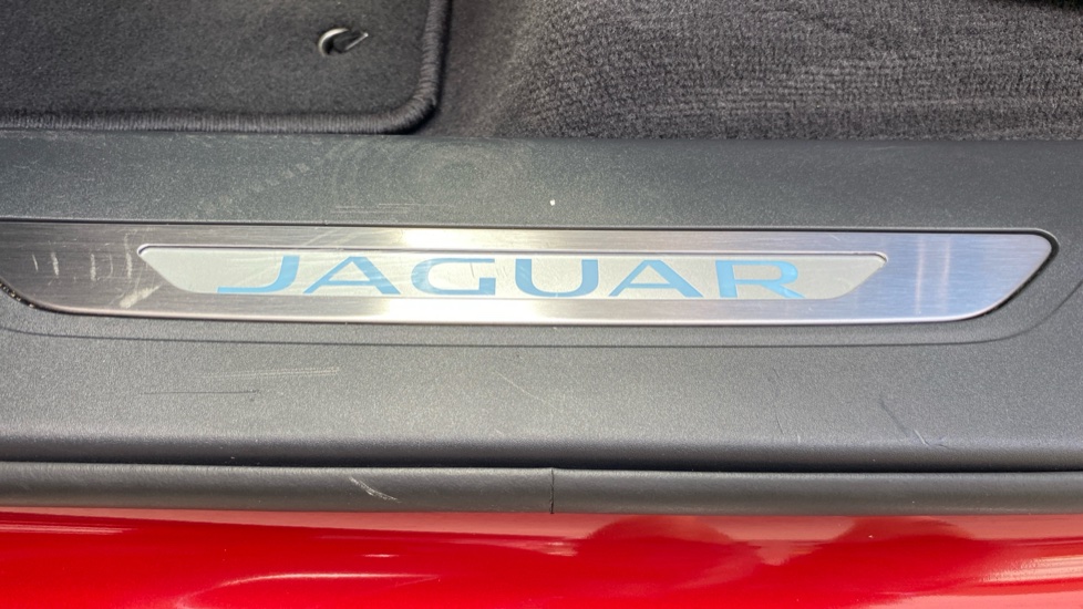 Jaguar F-Pace 2.0 D200 R-Dynamic HSE Black 5dr Auto AWD Diesel Estate - Image 31