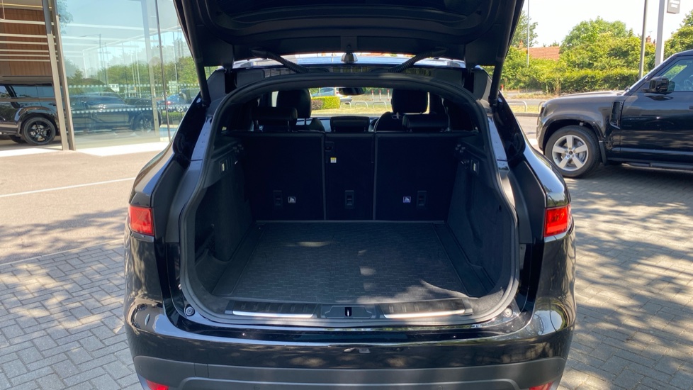 Jaguar F-Pace 2.0d [180] Chequered Flag 5dr Auto AWD Diesel Estate - Image 4