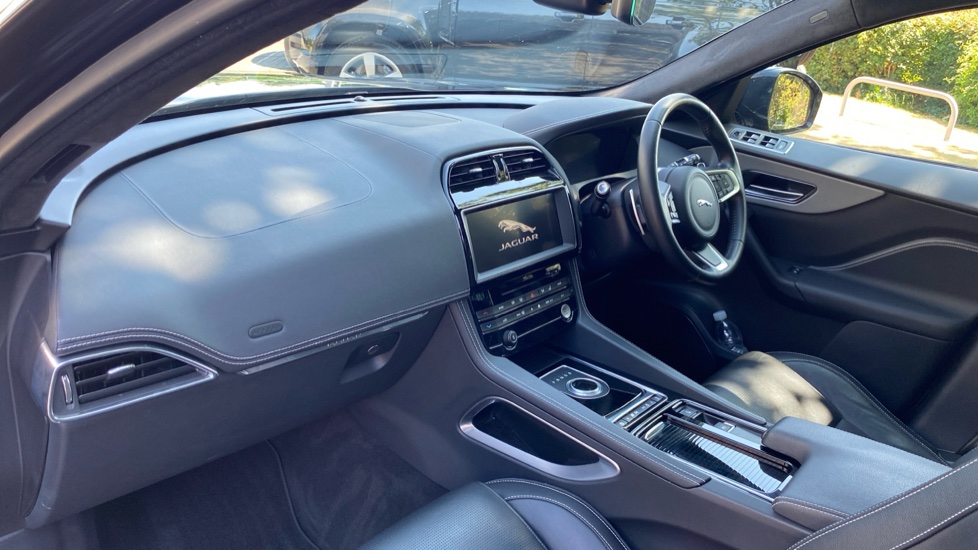Jaguar F-Pace 2.0d [180] Chequered Flag 5dr Auto AWD Diesel Estate - Image 9