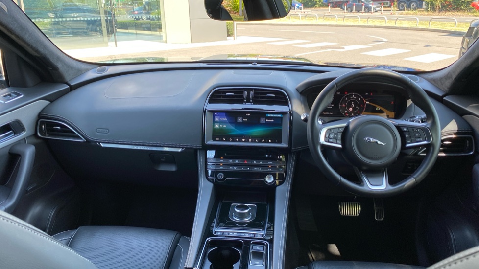 Jaguar F-Pace 2.0d [180] Chequered Flag 5dr Auto AWD Diesel Estate - Image 10