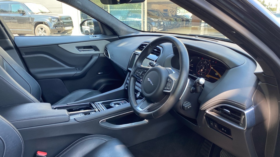 Jaguar F-Pace 2.0d [180] Chequered Flag 5dr Auto AWD Diesel Estate - Image 11