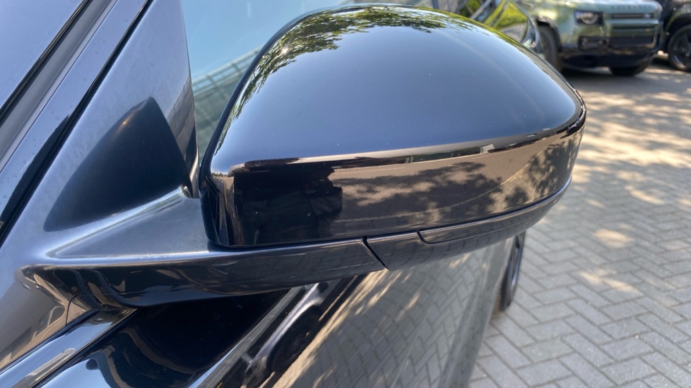 Jaguar F-Pace 2.0d [180] Chequered Flag 5dr Auto AWD Diesel Estate - Image 23
