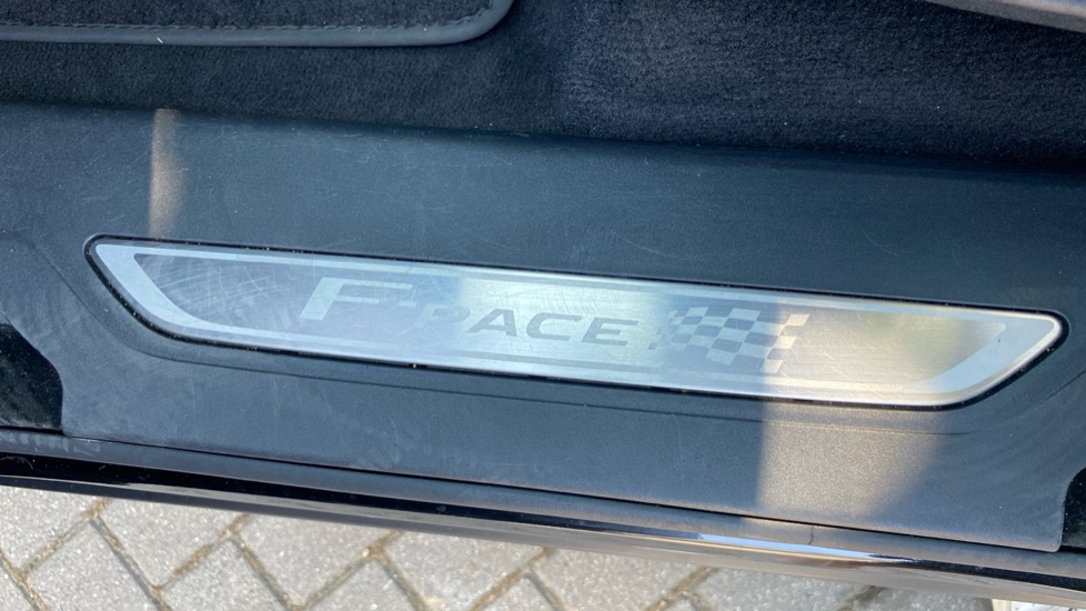 Jaguar F-Pace 2.0d [180] Chequered Flag 5dr Auto AWD Diesel Estate - Image 40