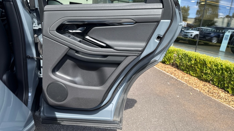 Land Rover Range Rover Evoque 1.5 P300e R-Dynamic S 5dr Auto Hatchback - Image 33