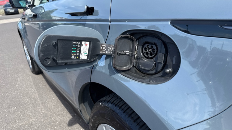 Land Rover Range Rover Evoque 1.5 P300e R-Dynamic S 5dr Auto Hatchback - Image 37