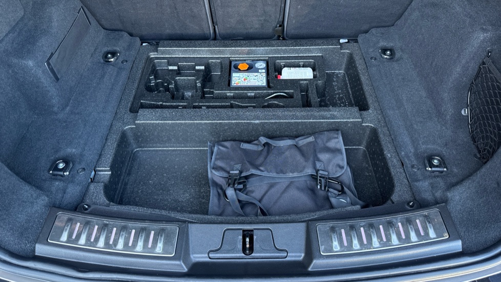 Land Rover Range Rover Evoque 1.5 P300e Autobiography 5dr Auto Hatchback - Image 36