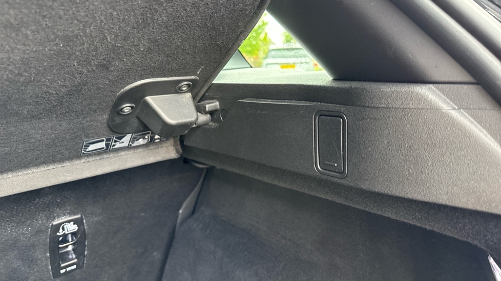 Land Rover Range Rover Evoque 1.5 P300e R-Dynamic S 5dr Auto Hatchback - Image 28