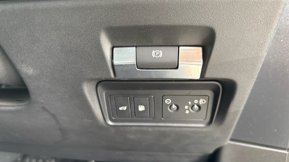 Land Rover Range Rover Evoque 1.5 P300e R-Dynamic S 5dr Auto Hatchback - Image 31