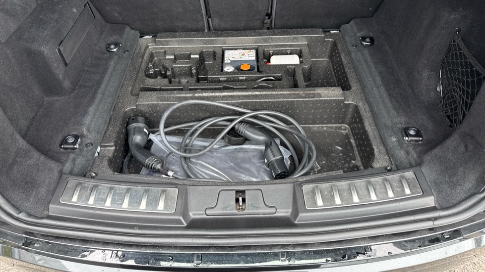 Land Rover Range Rover Evoque 1.5 P300e R-Dynamic S 5dr Auto Hatchback - Image 34