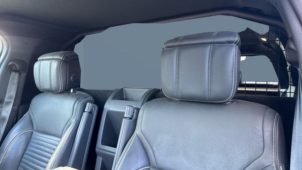 Land Rover Discovery Diesel 3.0 D300 Dynamic HSE Commercial Auto - Image 4