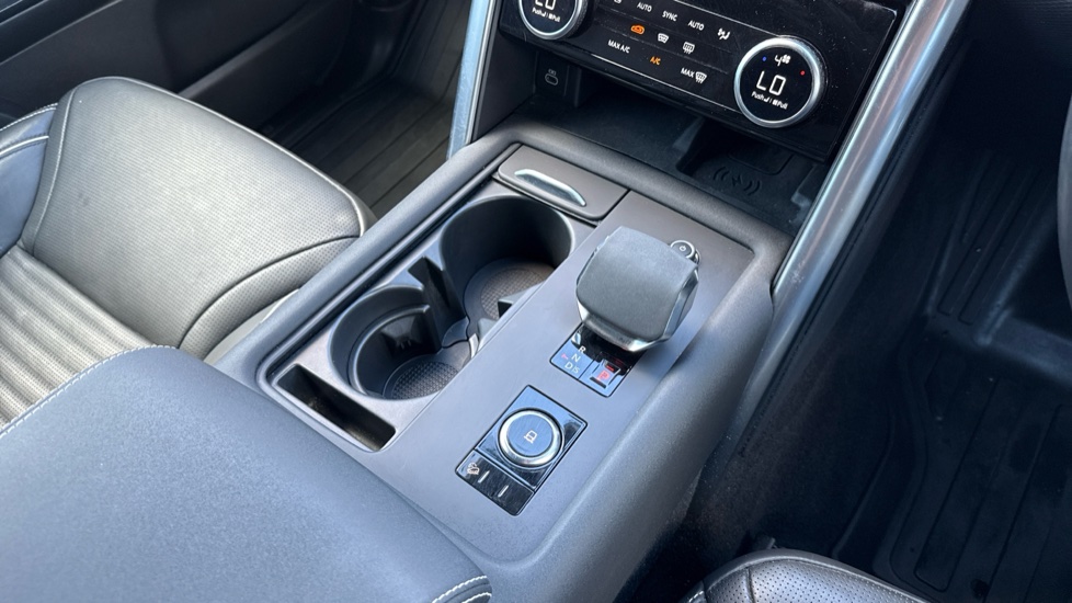 Land Rover Discovery Diesel 3.0 D300 Dynamic HSE Commercial Auto - Image 13