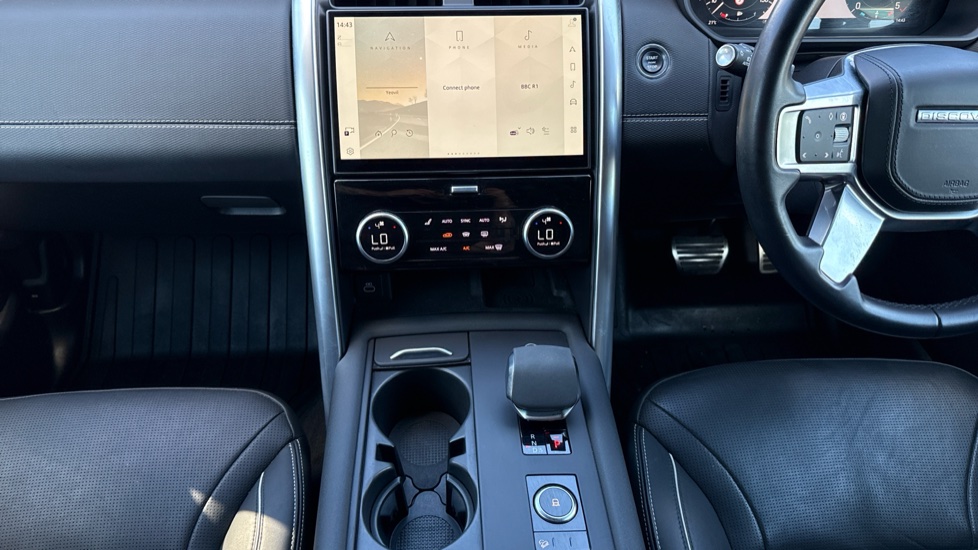 Land Rover Discovery Diesel 3.0 D300 Dynamic HSE Commercial Auto - Image 14
