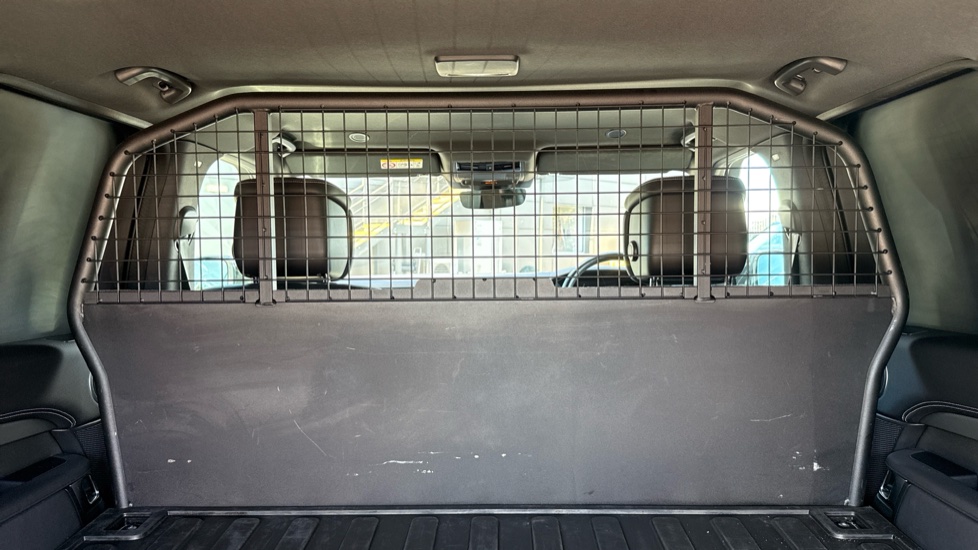 Land Rover Discovery Diesel 3.0 D300 Dynamic HSE Commercial Auto - Image 18