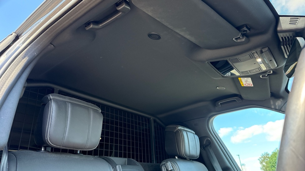 Land Rover Discovery Diesel 3.0 D300 Dynamic HSE Commercial Auto - Image 21
