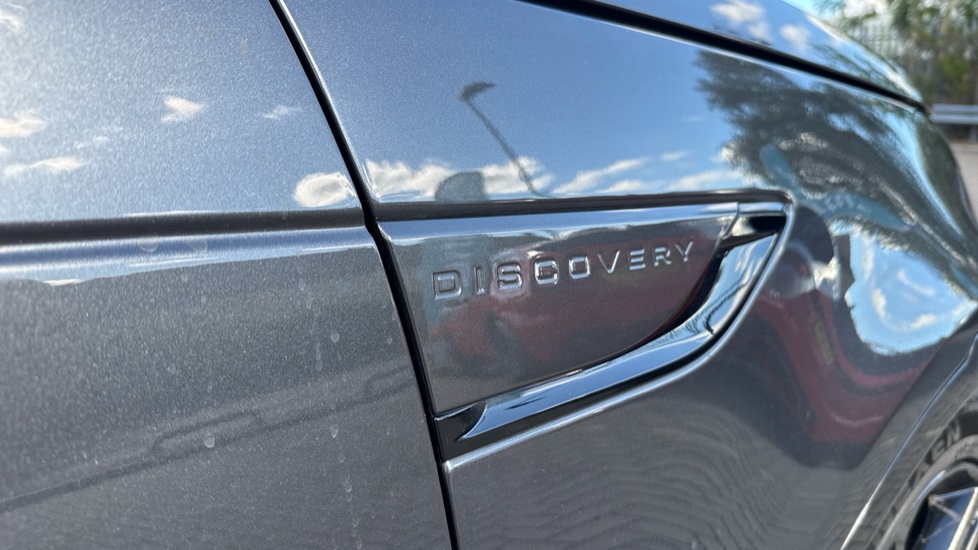 Land Rover Discovery Diesel 3.0 D300 Dynamic HSE Commercial Auto - Image 24