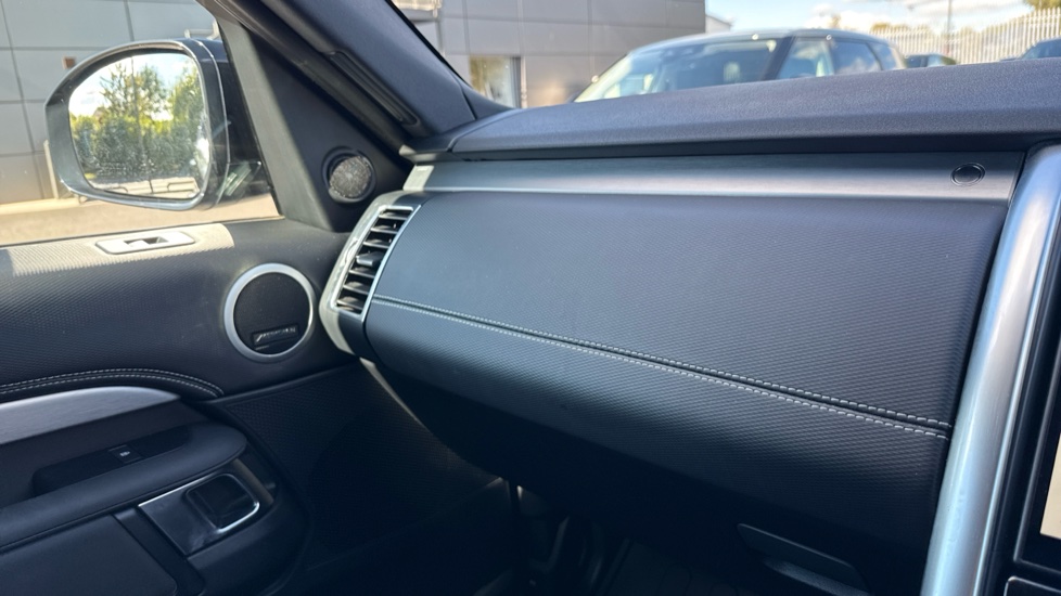 Land Rover Discovery Diesel 3.0 D300 Dynamic HSE Commercial Auto - Image 26