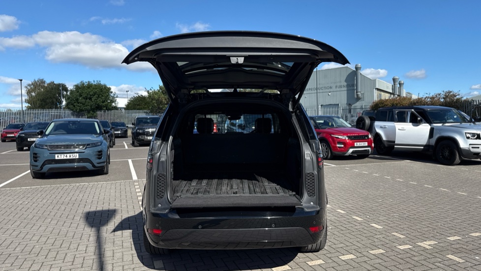 Land Rover Discovery Diesel 3.0 D300 Dynamic HSE Commercial Auto - Image 27
