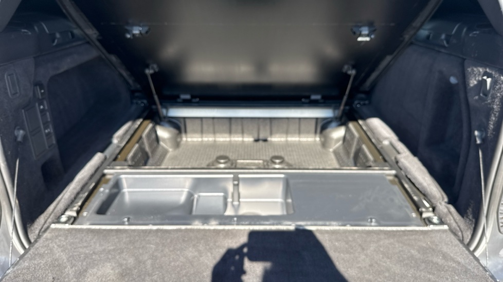 Land Rover Discovery Diesel 3.0 D300 Dynamic HSE Commercial Auto - Image 37