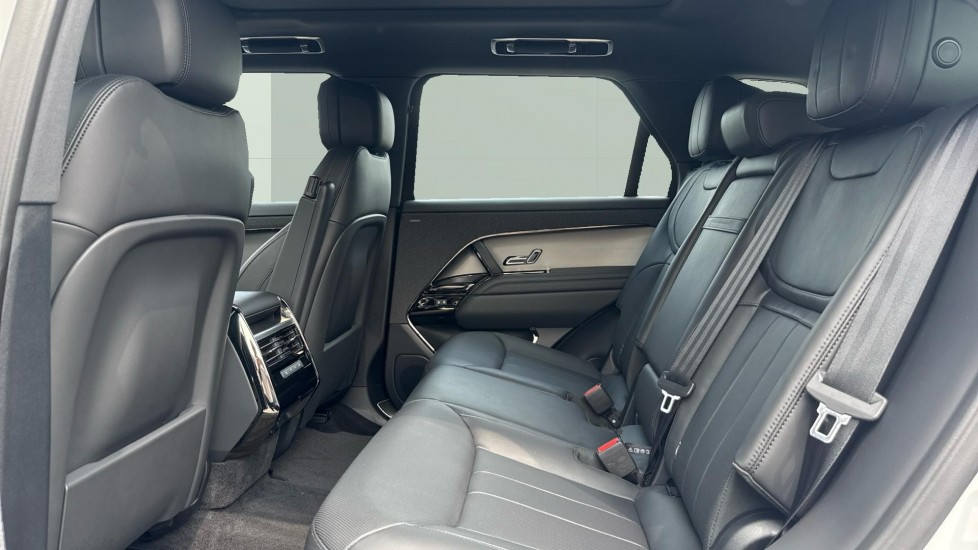 Land Rover Range Rover Sport 3.0 P460e Dynamic SE 5dr Auto Estate - Image 4