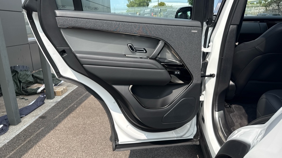 Land Rover Range Rover Sport 3.0 P460e Dynamic SE 5dr Auto Estate - Image 39