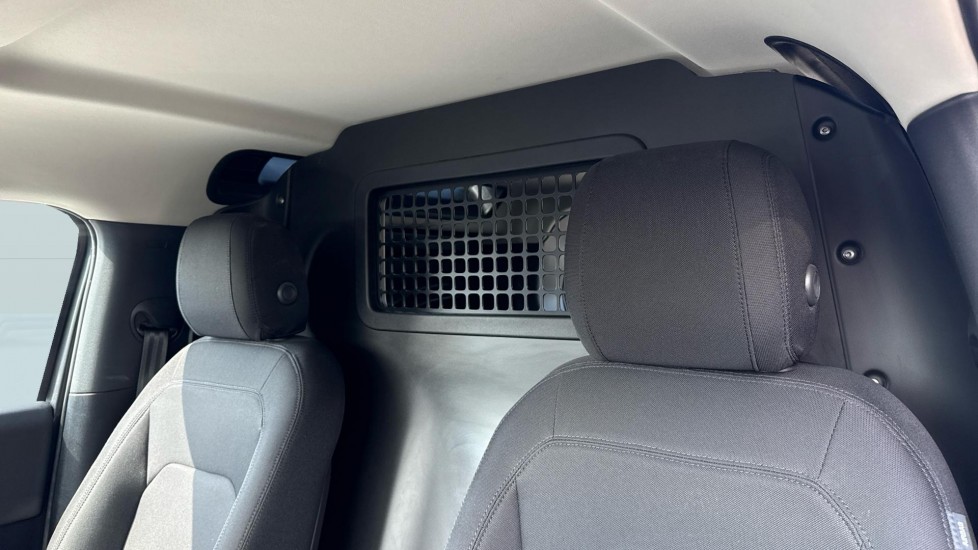 Land Rover Defender 90 Diesel 3.0 D250 Hard Top Auto - Image 4