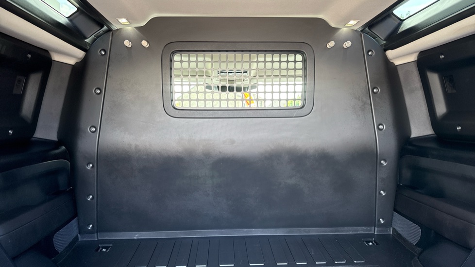 Land Rover Defender 90 Diesel 3.0 D250 Hard Top Auto - Image 18