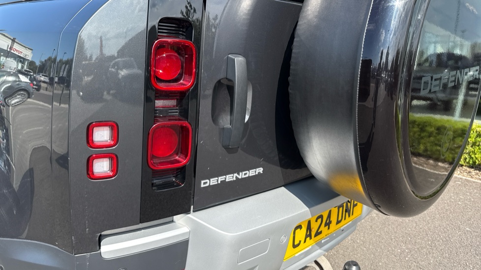 Land Rover Defender 90 Diesel 3.0 D250 Hard Top Auto - Image 19