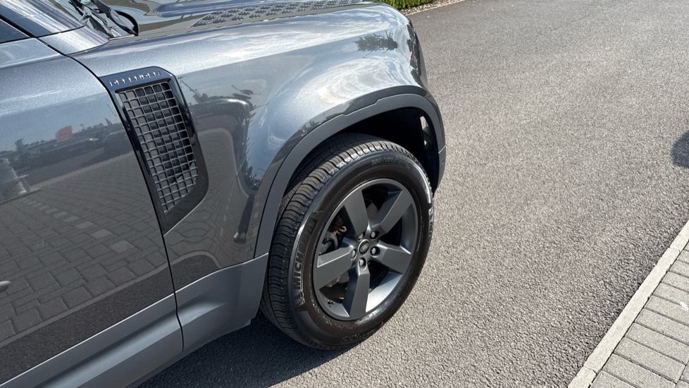 Land Rover Defender 90 Diesel 3.0 D250 Hard Top Auto - Image 22