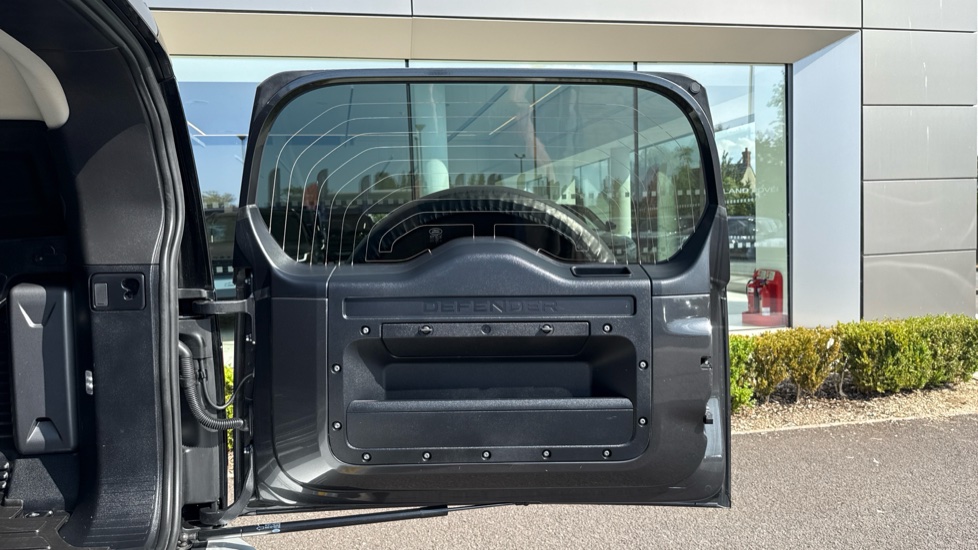 Land Rover Defender 90 Diesel 3.0 D250 Hard Top Auto - Image 27