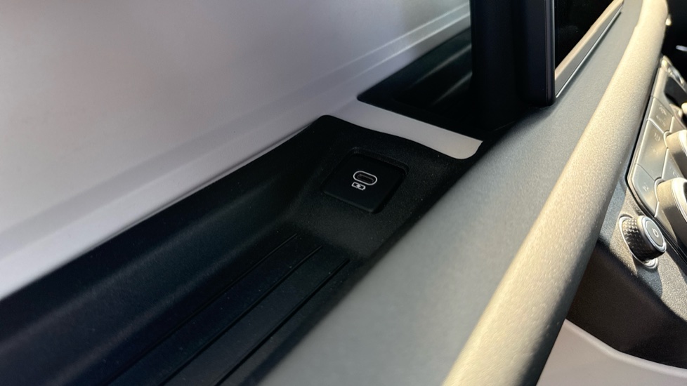 Land Rover Defender 90 Diesel 3.0 D250 Hard Top Auto - Image 36