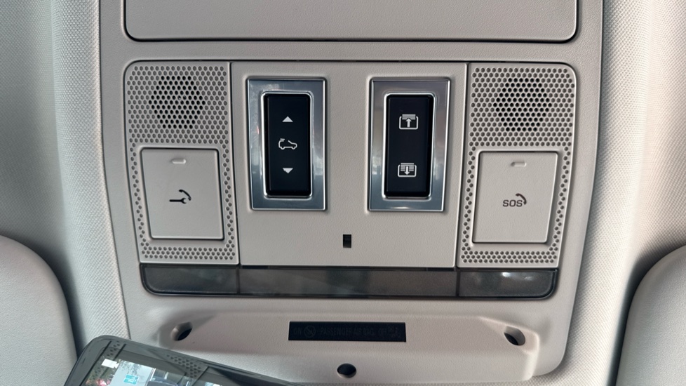 Land Rover Defender 2.0 D240 First Edition 110 5dr Auto Diesel Estate - Image 36