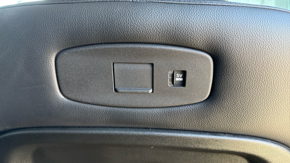 Land Rover Defender 2.0 D240 First Edition 110 5dr Auto Diesel Estate - Image 38