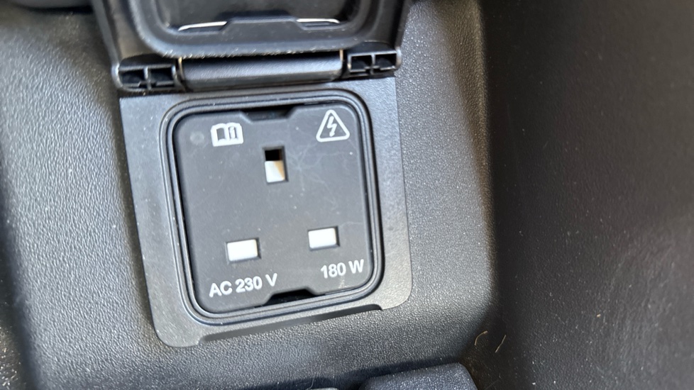 Land Rover Defender 2.0 D240 First Edition 110 5dr Auto Diesel Estate - Image 41