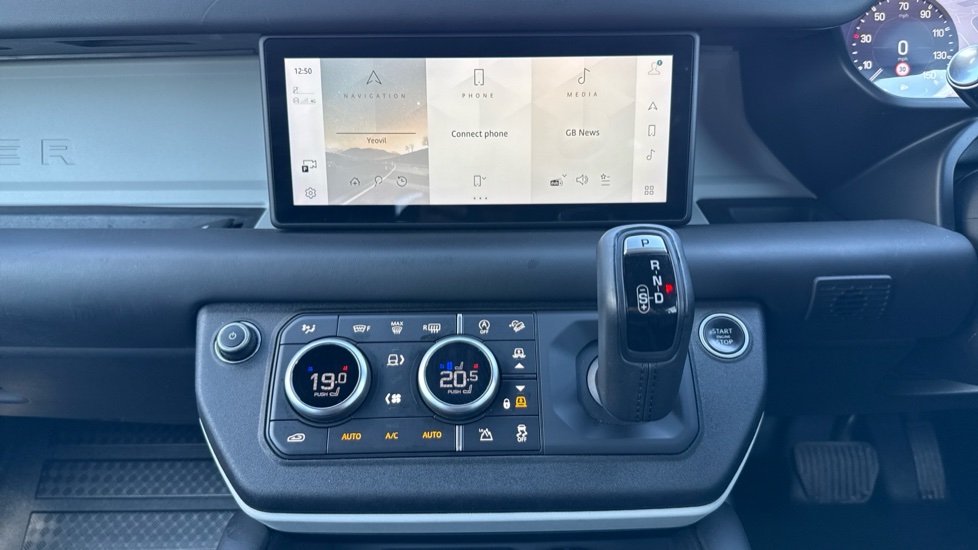Land Rover Defender 3.0 D250 HSE 110 5dr Auto Diesel Estate - Image 14