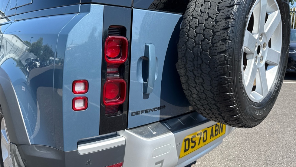 Land Rover Defender 3.0 D250 HSE 110 5dr Auto Diesel Estate - Image 19