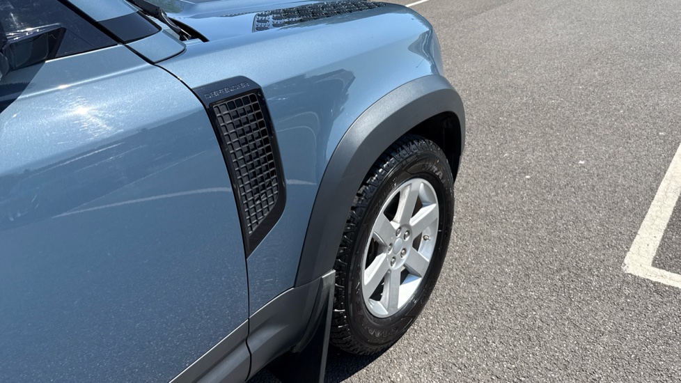 Land Rover Defender 3.0 D250 HSE 110 5dr Auto Diesel Estate - Image 22