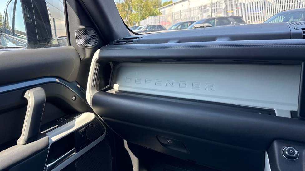 Land Rover Defender 3.0 D250 HSE 110 5dr Auto Diesel Estate - Image 26