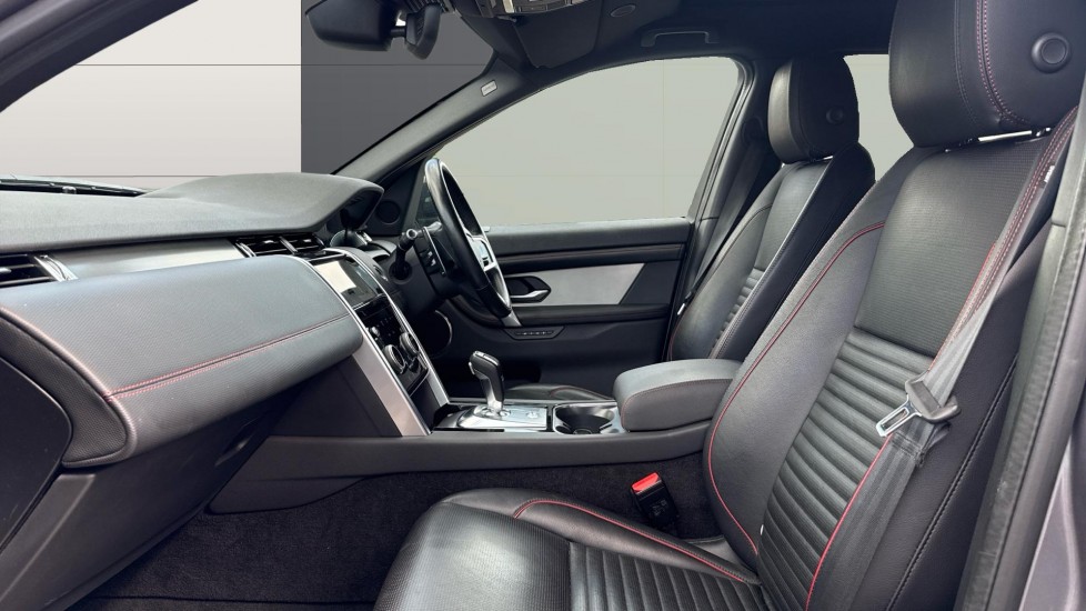 Land Rover Discovery Sport 2.0 D200 R-Dynamic SE 5dr Auto Diesel Station Wagon - Image 3