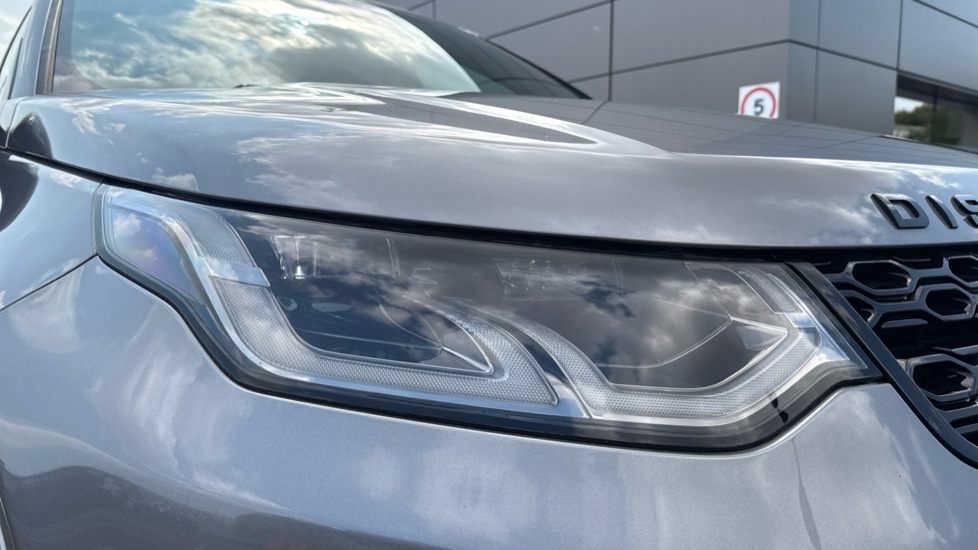 Land Rover Discovery Sport 2.0 D200 R-Dynamic SE 5dr Auto Diesel Station Wagon - Image 17