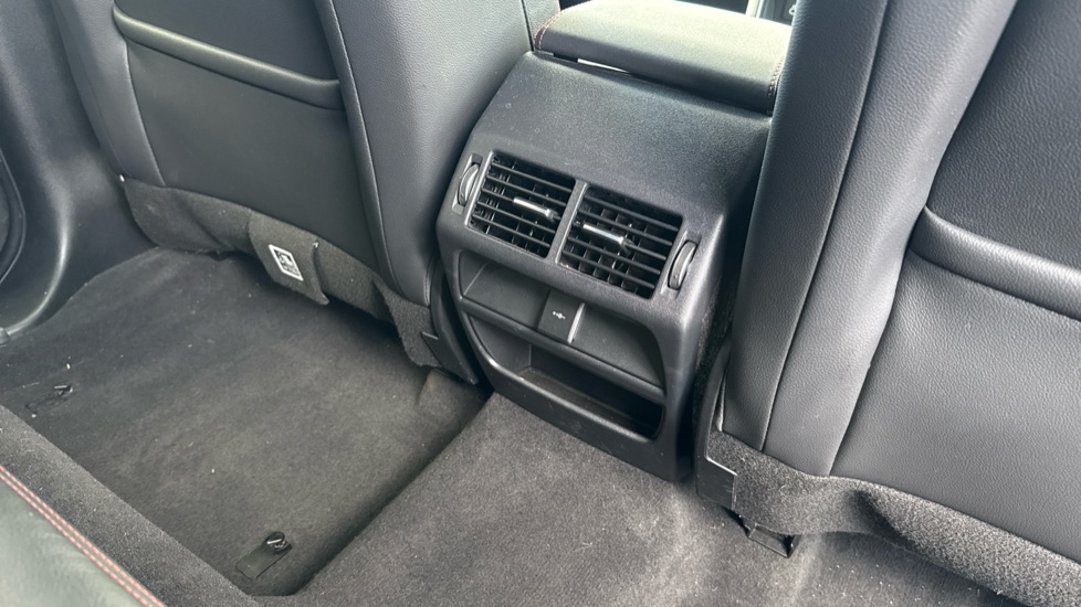 Land Rover Discovery Sport 2.0 D200 R-Dynamic SE 5dr Auto Diesel Station Wagon - Image 18