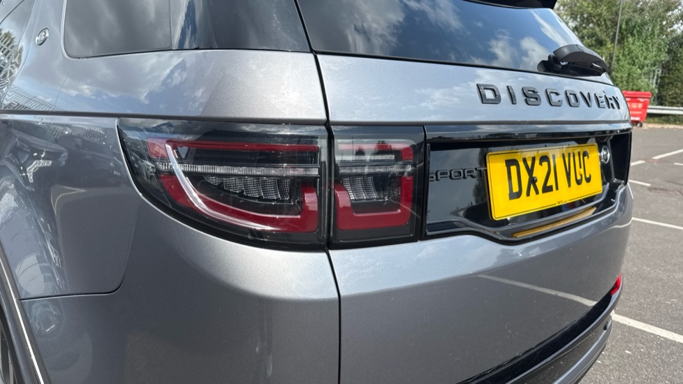 Land Rover Discovery Sport 2.0 D200 R-Dynamic SE 5dr Auto Diesel Station Wagon - Image 19